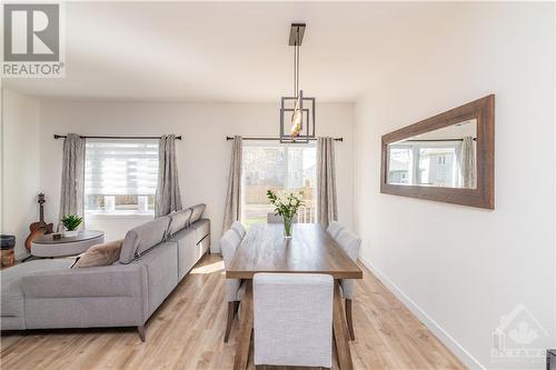 310 Hazel Crescent, Limoges, ON - Indoor Photo Showing Living Room