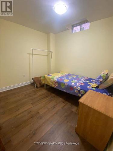 523 Parkview Boulevard, Mississauga, ON - Indoor Photo Showing Bedroom