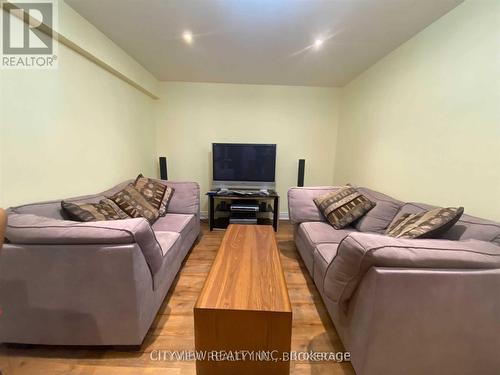 523 Parkview Boulevard, Mississauga, ON - Indoor Photo Showing Living Room