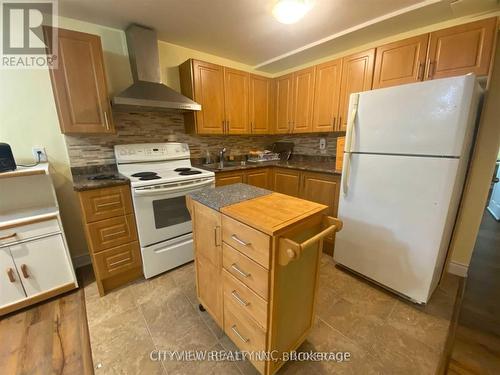523 Parkview Boulevard, Mississauga, ON - Indoor Photo Showing Kitchen