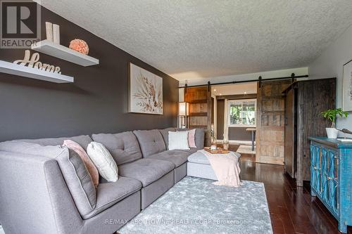 96 Montana Drive, Kitchener, ON - Indoor Photo Showing Living Room