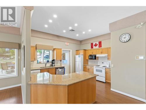 4074 Gellatly Road Unit# 233, West Kelowna, BC - Indoor Photo Showing Kitchen