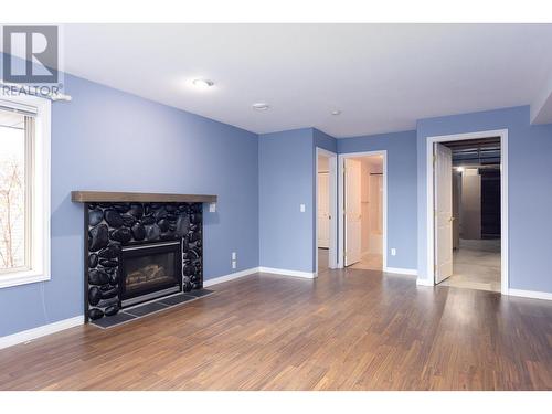 4074 Gellatly Road Unit# 233, West Kelowna, BC - Indoor Photo Showing Living Room With Fireplace