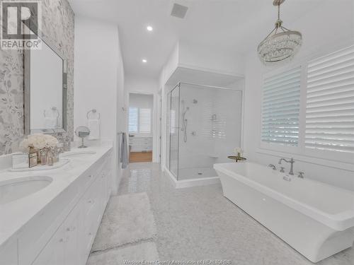 300 Crystal Bay, Amherstburg, ON - Indoor Photo Showing Bathroom