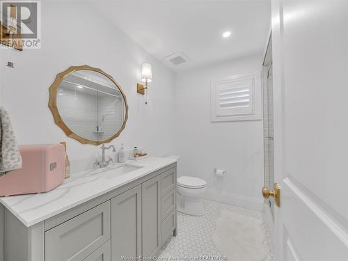 300 Crystal Bay, Amherstburg, ON - Indoor Photo Showing Bathroom