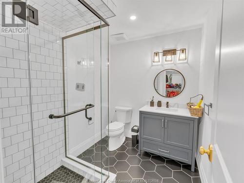 300 Crystal Bay, Amherstburg, ON - Indoor Photo Showing Bathroom