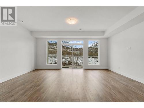 720 Valley Road Unit# 46, Kelowna, BC - Indoor Photo Showing Living Room