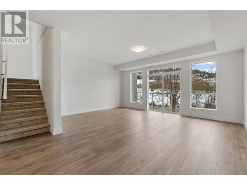 720 Valley Road Unit# 46, Kelowna, BC - Indoor Photo Showing Living Room