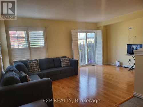 1142 Houston Drive, Milton, ON - Indoor Photo Showing Living Room