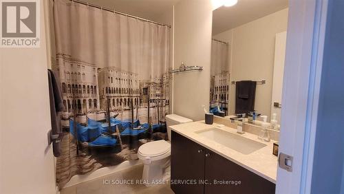 1607 - 4011 Brickstone Mews, Mississauga, ON - Indoor Photo Showing Bathroom