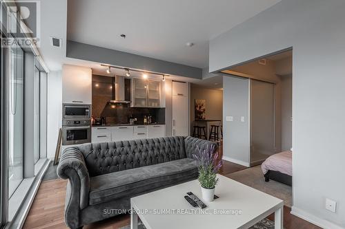 2907 - 14 York Street, Toronto, ON - Indoor Photo Showing Living Room