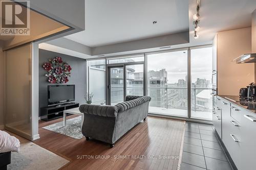 2907 - 14 York Street, Toronto, ON - Indoor Photo Showing Living Room