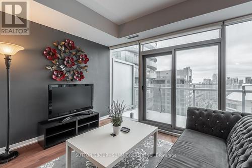 2907 - 14 York Street, Toronto, ON - Indoor Photo Showing Living Room