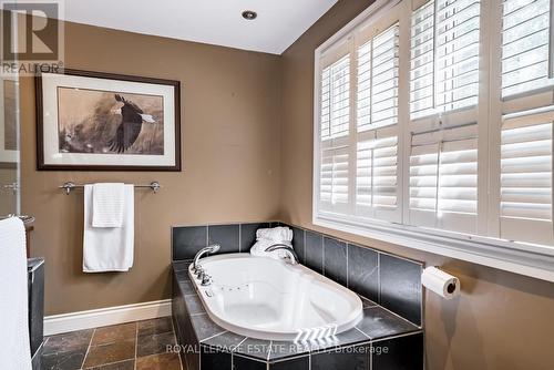 111 Holmcrest Trail, Toronto, ON - Indoor Photo Showing Bathroom