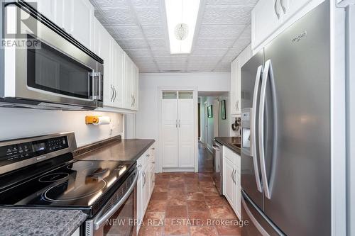 199 Scarboro Crescent, Toronto (Cliffcrest), ON - Indoor Photo Showing Kitchen