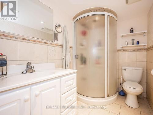 8065 Kipling Avenue, Vaughan, ON - Indoor Photo Showing Bathroom