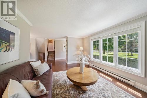 25337 Valleyview Drive, Georgina, ON - Indoor Photo Showing Living Room