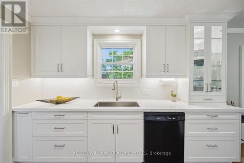 25337 Valleyview Drive, Georgina, ON - Indoor Photo Showing Kitchen With Upgraded Kitchen