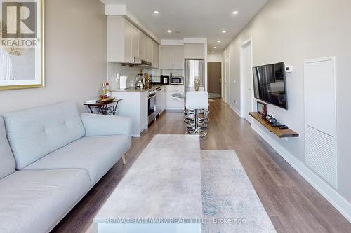 728W - 268 Buchanan Drive, Markham, ON - Indoor Photo Showing Living Room