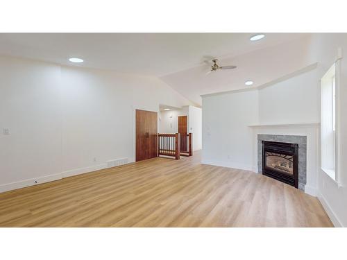 2739 Huckleberry Lane, Kimberley, BC - Indoor Photo Showing Living Room With Fireplace