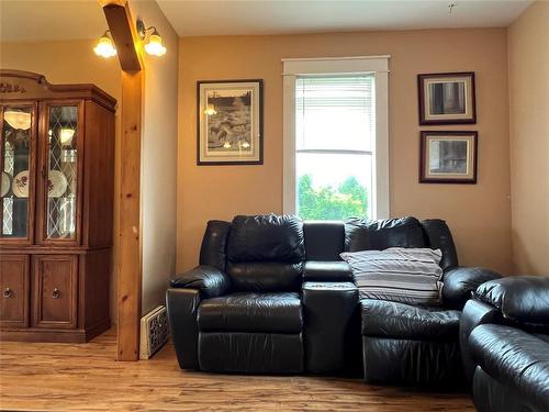 60040 46 Road W, Edwin, MB - Indoor Photo Showing Living Room