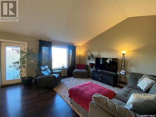 300 3Rd Avenue W, Flaxcombe, SK - Indoor Photo Showing Living Room