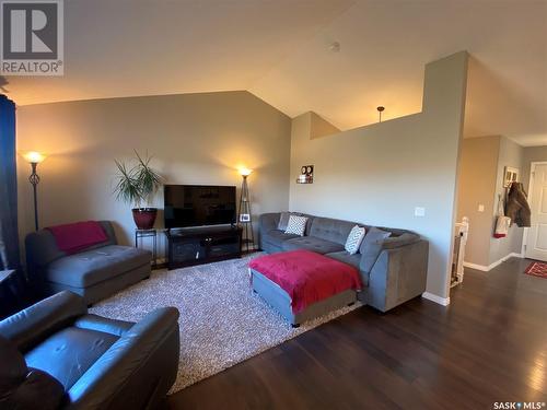 300 3Rd Avenue W, Flaxcombe, SK - Indoor Photo Showing Living Room