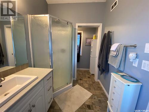 300 3Rd Avenue W, Flaxcombe, SK - Indoor Photo Showing Bathroom