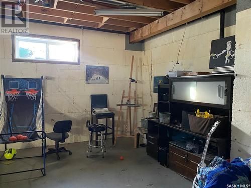 300 3Rd Avenue W, Flaxcombe, SK - Indoor Photo Showing Basement