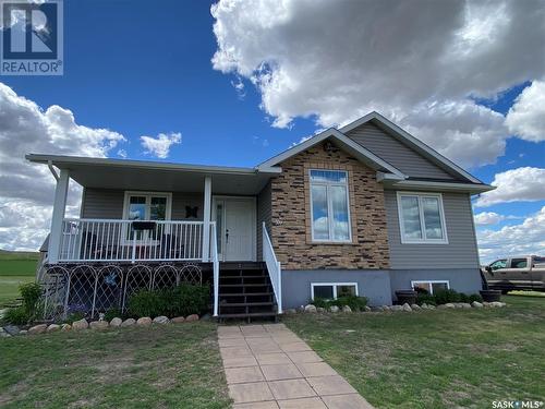 300 3Rd Avenue W, Flaxcombe, SK - Outdoor With Deck Patio Veranda With Facade