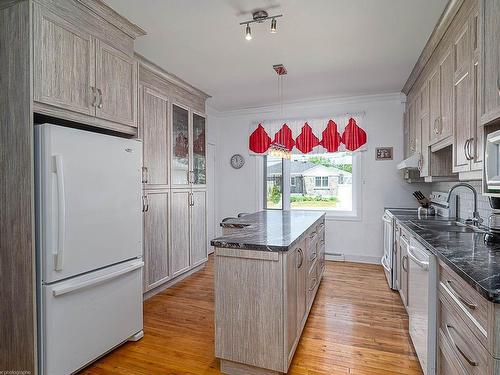 Kitchen - 2615 Av. Loranger, Shawinigan, QC - Indoor Photo Showing Kitchen