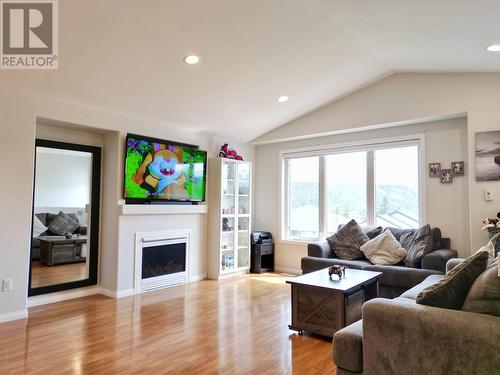 171 Foster Way, Williams Lake, BC - Indoor Photo Showing Living Room With Fireplace