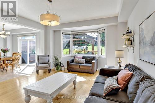 2530 Cunningham Boulevard, Peterborough, ON - Indoor Photo Showing Living Room