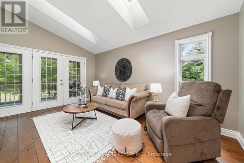 76 Black Bear Drive, Kawartha Lakes, ON - Indoor Photo Showing Living Room