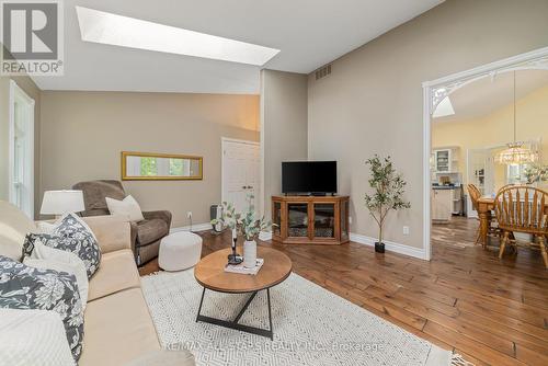 76 Black Bear Drive, Kawartha Lakes, ON - Indoor Photo Showing Living Room