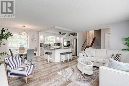 41 Janlisda Drive, Kawartha Lakes, ON - Indoor Photo Showing Living Room