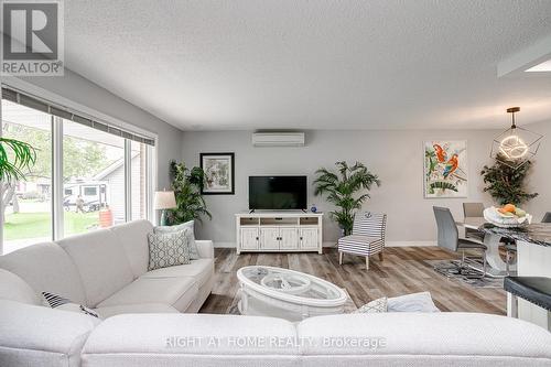 41 Janlisda Drive, Kawartha Lakes, ON - Indoor Photo Showing Living Room