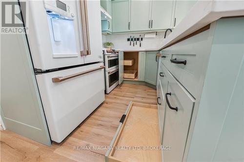 213 - 26 Western Battery Road, Toronto, ON - Indoor Photo Showing Kitchen