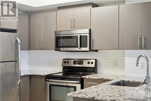 242 Rideau Street Unit#604, Ottawa, ON - Indoor Photo Showing Kitchen With Upgraded Kitchen