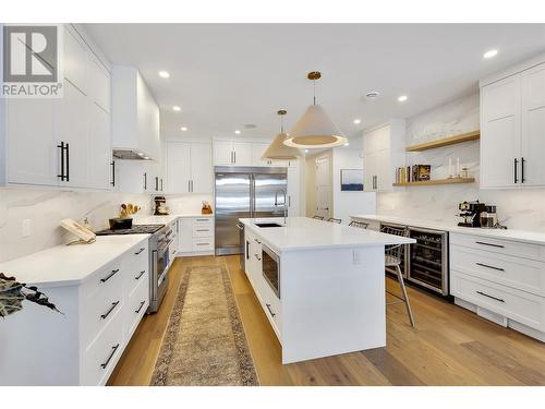 419 Hawk Hill Drive, Kelowna, BC - Indoor Photo Showing Kitchen With Upgraded Kitchen
