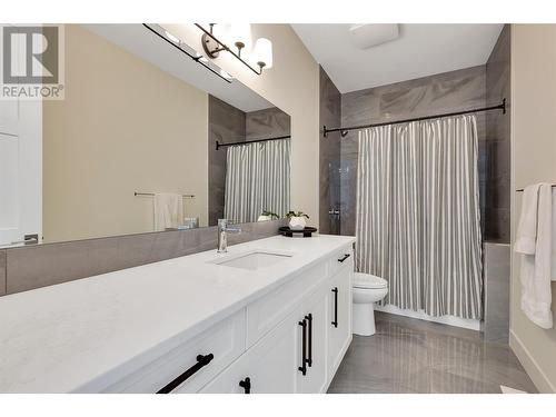 419 Hawk Hill Drive, Kelowna, BC - Indoor Photo Showing Bathroom