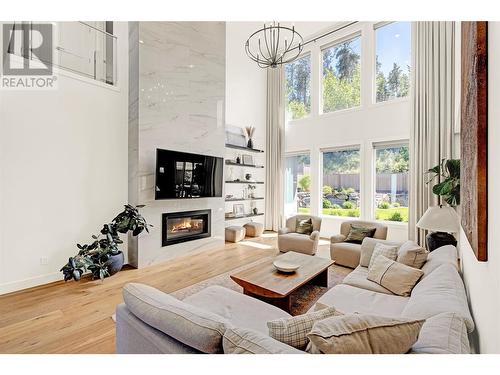 419 Hawk Hill Drive, Kelowna, BC - Indoor Photo Showing Living Room With Fireplace