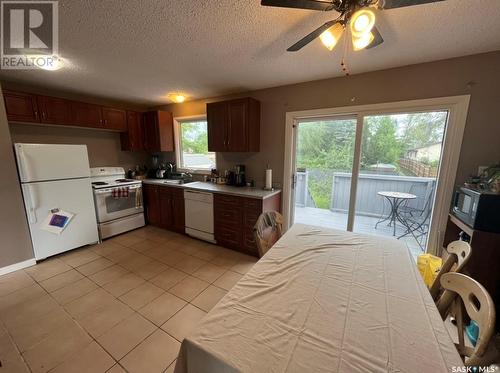 234 Cockburn Crescent, Saskatoon, SK - Indoor Photo Showing Kitchen With Double Sink