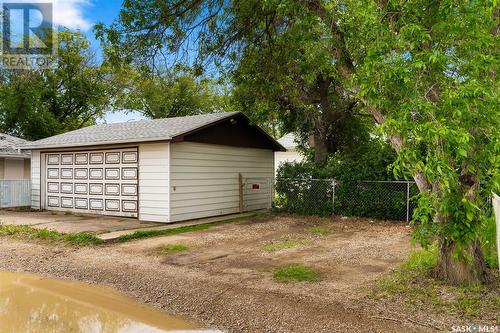 5306 5Th Avenue, Regina, SK - Outdoor