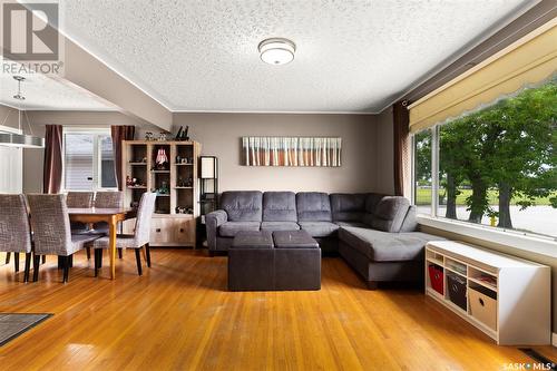 5306 5Th Avenue, Regina, SK - Indoor Photo Showing Living Room