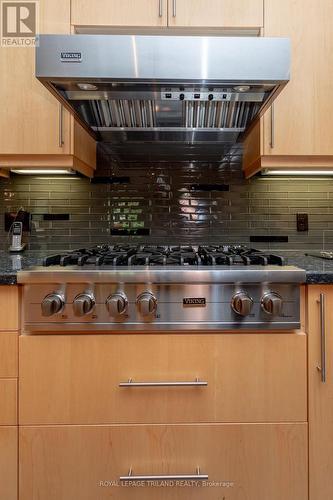 104 Bloomfield Drive, London, ON - Indoor Photo Showing Kitchen With Double Sink