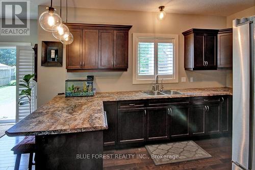 124 Prince Street, Middlesex Centre (Komoka), ON - Indoor Photo Showing Kitchen With Double Sink