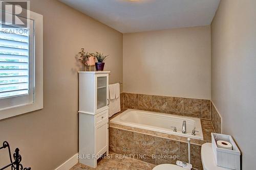 124 Prince Street, Middlesex Centre (Komoka), ON - Indoor Photo Showing Bathroom