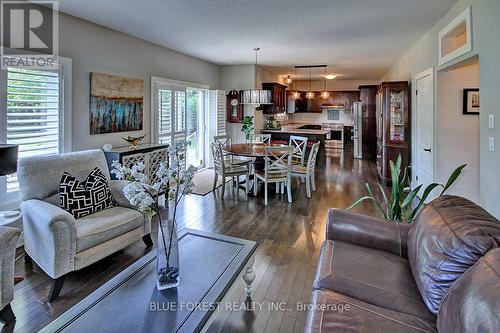 124 Prince Street, Middlesex Centre (Komoka), ON - Indoor Photo Showing Living Room