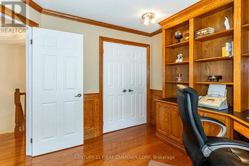 Bedroom 3/Office with Custom Builtins - 95 Mountainview Crescent, London, ON - Indoor